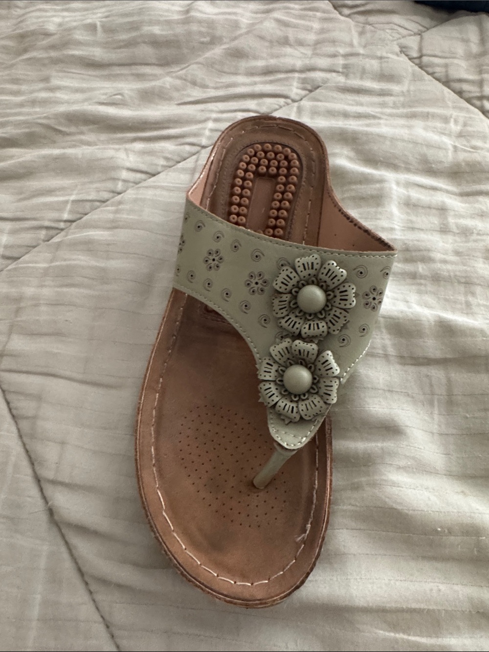 Women’s Floral Thong Sandal in Sage Green